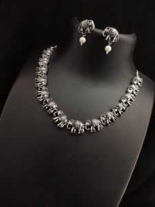 Elephant design imitation necklace