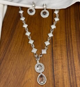 St Necklace 8379001